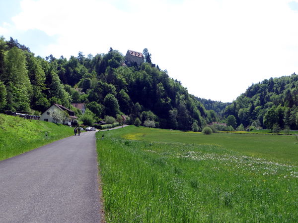 Wiesenttal mit Burg Rabeneck - © RoRadln - Kurt Schmidt