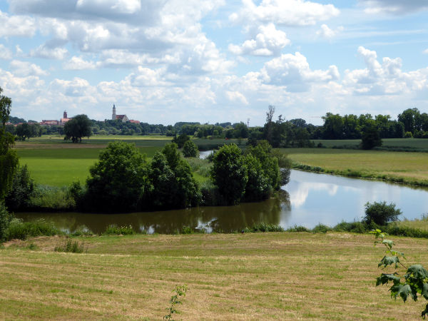 W&ouml;rnitz mit Donauw&ouml;rth im Hintergrund - © RoRadln - Kurt Schmidt