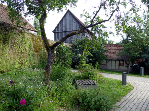 Feuchtwangen - an der Stadtmauer - © RoRadln - Kurt Schmidt