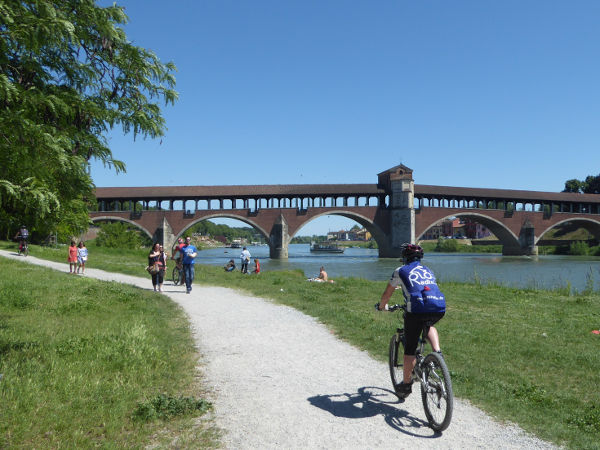 Pavia - Am Ticino mit Ponte Coperto - © RoRadln - Kurt Schmidt