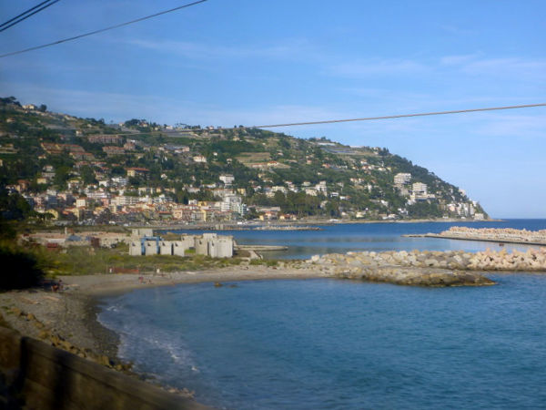 Ligurische K&uuml;ste  vom Zug aus gesehen - © RoRadln - Franz Lohmair