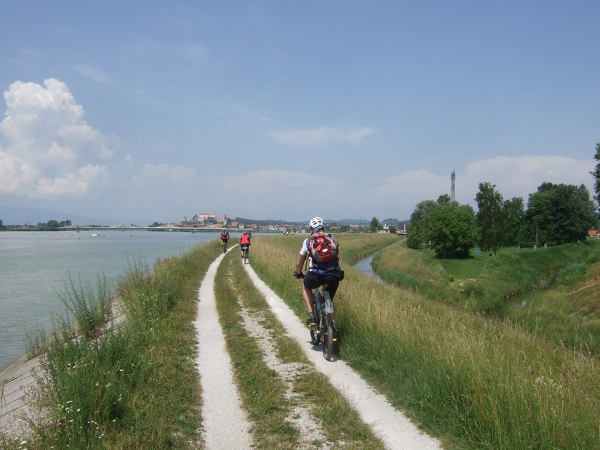 Deichweg des Drau-Stausees - © RoRadln - Steffen Storandt