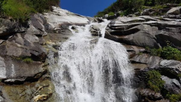 Zillergr&uuml;ndl - gewaltiger Wasserfall in den See - © RoRadln - Ludwig Daschner