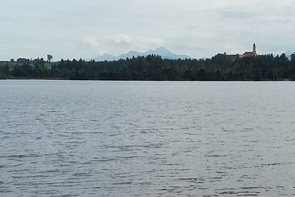 Kirchsee mit Kloster Reutberg - © RoRadln - Kurt Schmidt