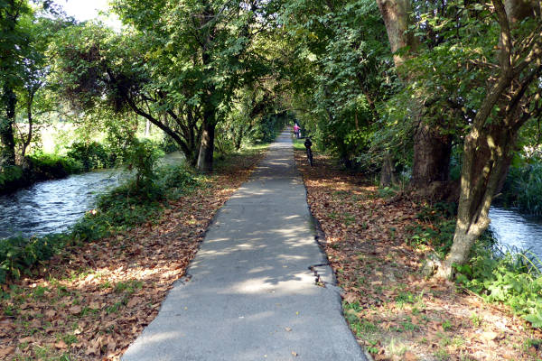 Sch&ouml;ner Radweg entlang der Brenta-Kan&auml;le - © RoRadln - Kurt Schmidt
