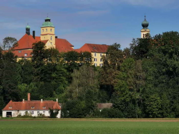 Katholische Wallfahrtskirche Sankt Salvator der Stiftung Ecksberg - © RoRadln - Reinhard Rolle