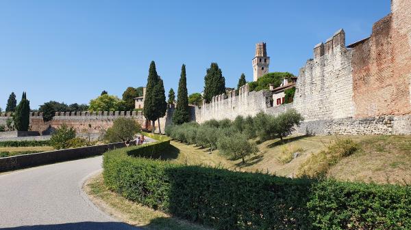 Castello di San Salvatore (Teilansicht) - © RoRadln - Kurt Schmidt
