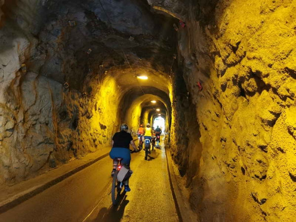 Tatzelwurmstra&szlig;e - Tunneldurchfahrt - © RoRadln - Reinhard Rolle