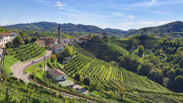 Ort Rolle im Prosecco-Gebiet - Unesco Weltnaturerbe - © RoRadln - Kurt Schmidt