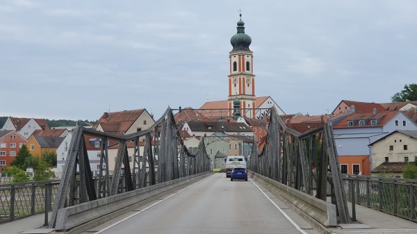 Roding - Stadtansicht mit Regenbr&uuml;cke - © RoRadln - Kurt Schmidt