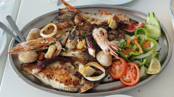 Typische Kanarische Fischplatte - 	¡Buen provecho! - © RoRadln - Kurt Schmidt