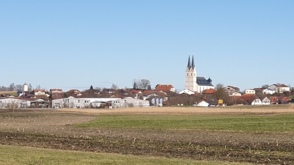 Tuntenhausen mit Wallfahrtskirche Mari&auml; Himmelfahrt - © RoRadln - Kurt Schmidt