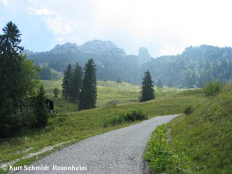 Blick auf die Kampenwand unterhalb der Moni-Alm - © RoRadln - Kurt Schmidt