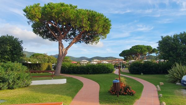 Hotel Fabricia - Gartenanlage - © RoRadln - Kurt Schmidt
