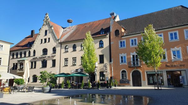 Storchennest auf dem Rathaus in Schrobenhausen - © RoRadln - Kurt Schmidt