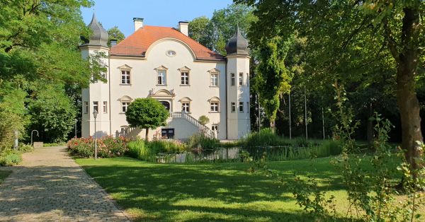 Schloss Niederp&ouml;ring - heute Rathaus und Standesamt - © RoRadln - Kurt Schmidt