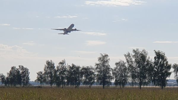 Ein Flugzeug startet am Flughafen MUC - © RoRadln - Kurt Schmidt