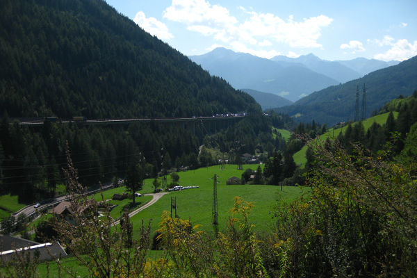 Eisacktal-Radweg - Blick auf die Autobahn - © RoRadln - Kurt Schmidt
