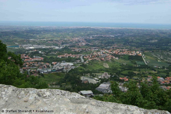 Blick von San Marino auf die K&uuml;ste Richtung Cesenatico - © RoRadln - Steffen Storandt