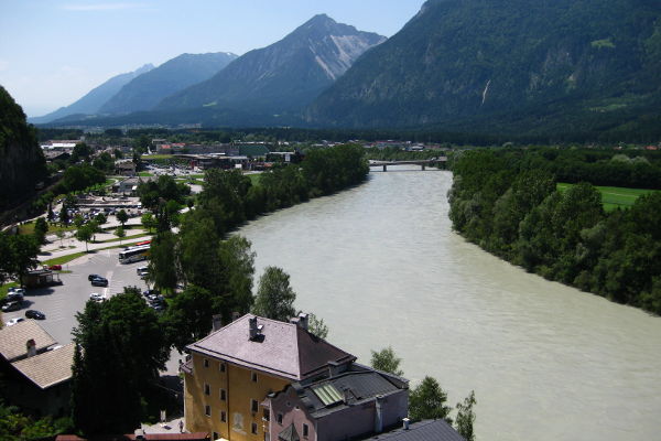 Rattenberg - Blick vom Burgfelsen Inn aufw&auml;rts - © RoRadln - Kurt Schmidt