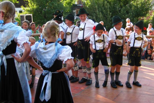 Dorffest Gögging - der Tanz kann beginnen - © RoRadln - Kurt Schmidt
