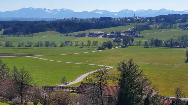 Blick von Jakobsbaiern auf Gro&szlig;h&ouml;henrain und Alpenkette - © RoRadln - Kurt Schmidt