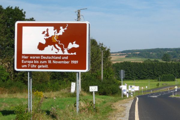 Hinweisschild auf Teilung Deutschlands - © RoRadln - Kurt Schmidt