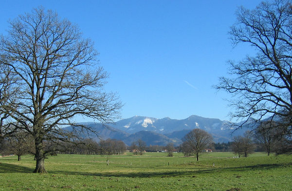 Im Inntal mit Hochries im Hintergrund - © RoRadln - Kurt Schmidt
