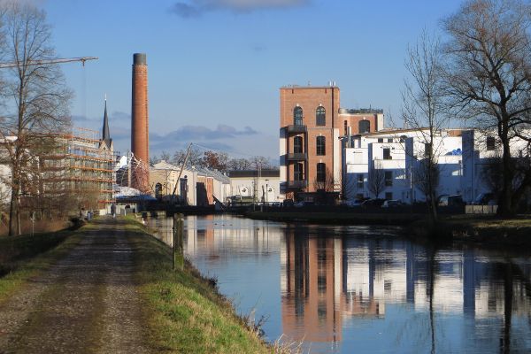 Kolbermoor - Alte Spinnerei mit Mangfall-Kanal - © RoRadln - Kurt Schmidt