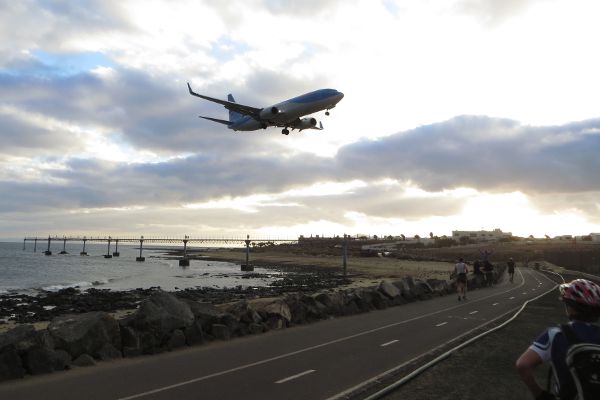 Flugzeug vor der Landung auf Lanzarote - © RoRadln - Kurt Schmidt
