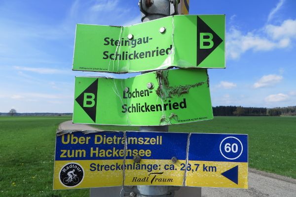 Schilder bei Holzkirchen - © RoRadln - Kurt Schmidt
