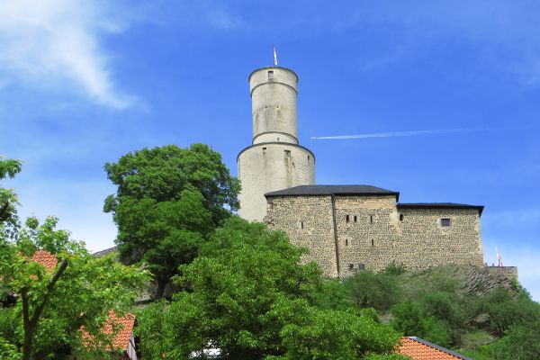 Felsberg mit Burg Felsburg - © RoRadln - Kurt Schmidt