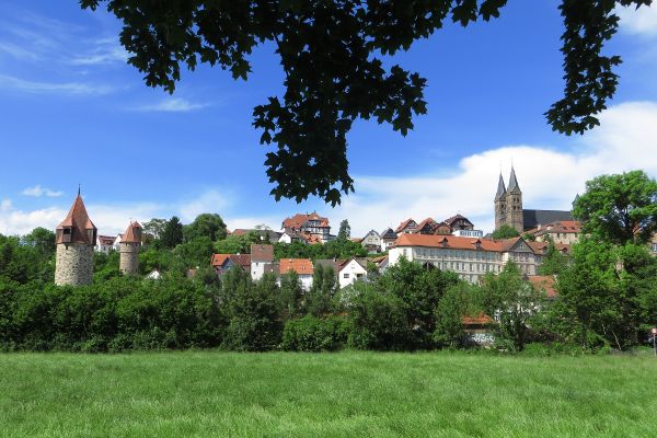 Fritzlar mit Dom und den vielen T&uuml;rmen - © RoRadln - Kurt Schmidt
