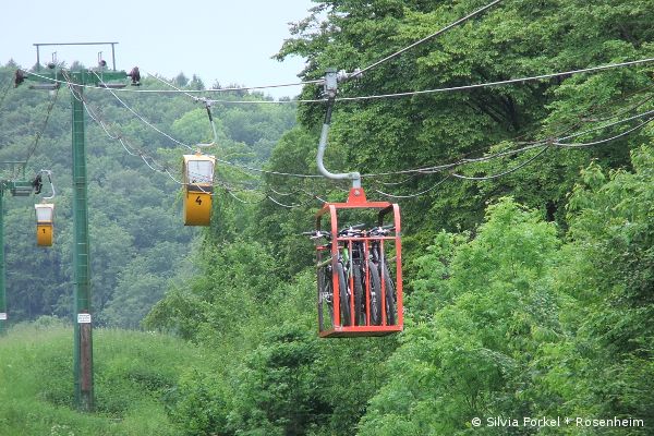 Fahrradtransport in der Seilbahn - © RoRadln - Silvia Forkel