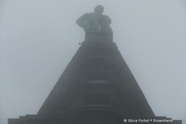 Herkules im Nebel - © RoRadln - Silvia Forkel