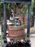 Weinpresse in Wien - nicht mehr ganz so neu - © RoRadln - Kurt Schmidt Weinpresse in Wien - nicht mehr ganz so neu - © RoRadln - Kurt Schmidt
