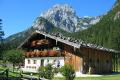 Berchtesgadener Bauernhaus mit Reiteralpe - © RoRadln - Kurt Schmidt